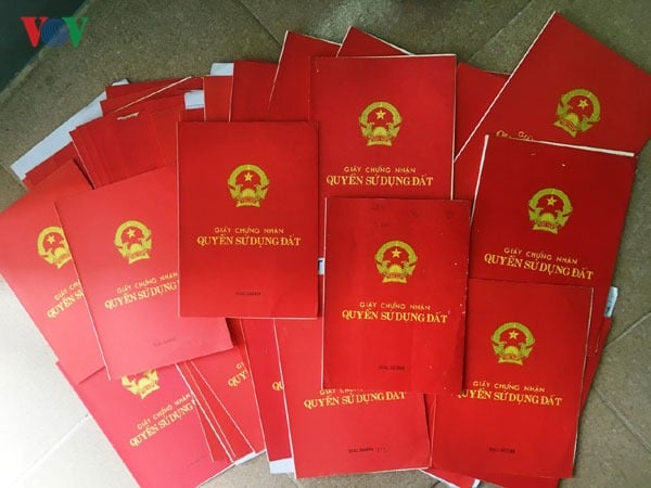 Có thể chuyển nhượng quyền sử dụng đất đang thế chấp tại ngân hàng không?